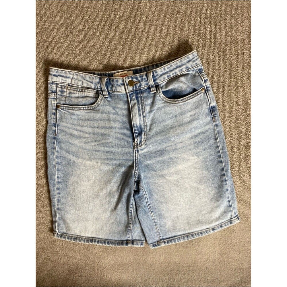 Wrangler Women’s High Waisted 9” Inseam Bermuda Denim Shorts 90’s Style Summer